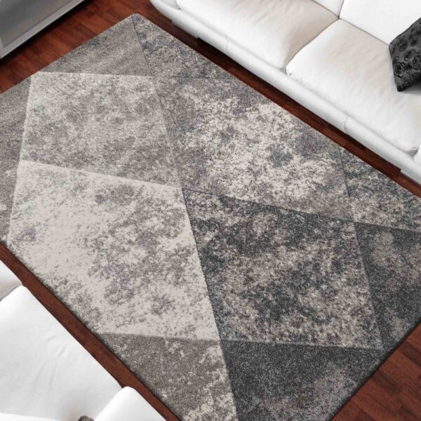 Originálny sivý koberec do obývačky s motívom kosoštvorcov, koberec do obývačky 200x300, moderný koberec do obývačky, moderné koberce do obývačky, lacne koberce do obyvacky, koberec do obývačky 200x300, koberce do obývačky moderne, biely koberec do obyvacky, koberec obyvacka, koberec do obývačky hnedy, bezovy koberec do obyvacky, farebny koberec do obyvacky, kusové koberce do spálne, koberec do obývačky sivy, koberec v obyvacke, červený koberec do obývačky, koberec do obývačky bezovy, koberec do obývačky zlty, zlte koberce do obyvacky