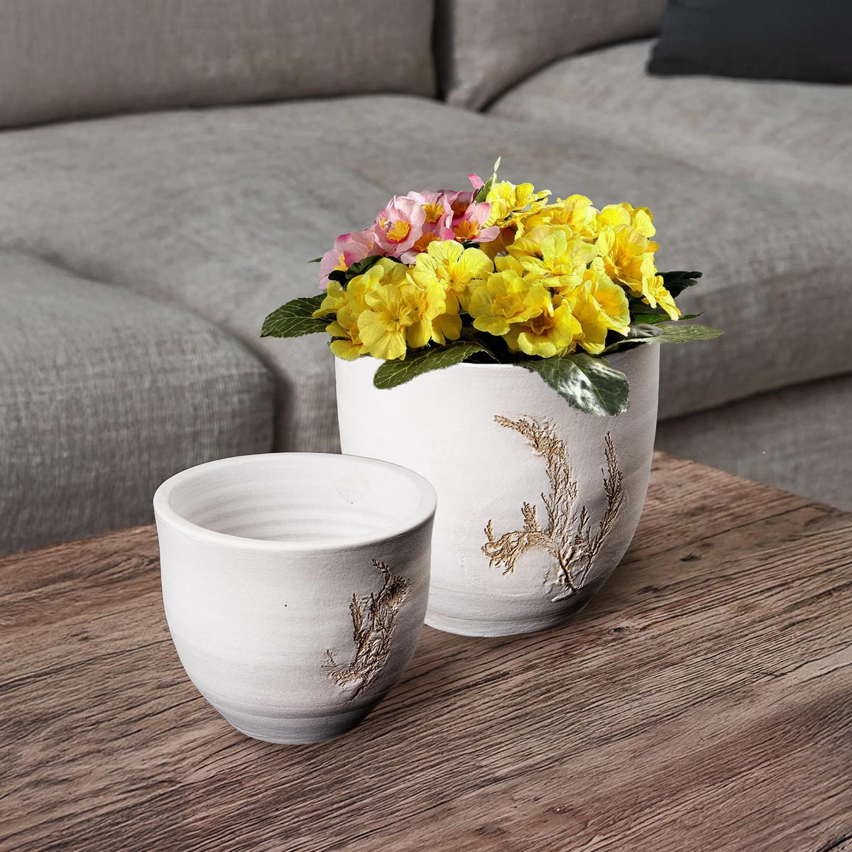 Gilde Keramický květináč s otiskem větvičky, 18 cm - váza na malé kvietky, váza na malé kytičky, váza na lúčne kvietky, váza na fialky, váza na snežienky, váza na kvety, sklenená váza, sklenené vázy, biela vaza, krištáľové vázy, krištáľová váza, váza s kvetmi, krištálové vázy